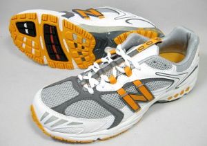 뉴발 M900. 이미지 출처: sneakerpark.com